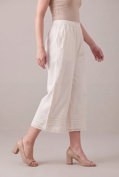 Ilia off-white cambric culottes trouser side view showing elastic waist and fit